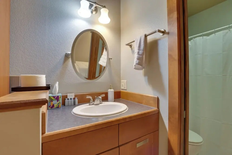 Ultimate Convenience: Historic Dtwn Marshall Apt!