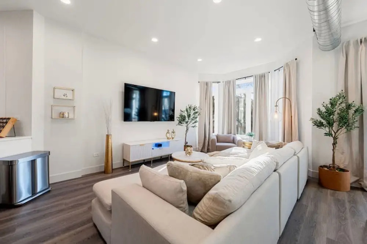 Luxury 2BR Condo in Wicker Park