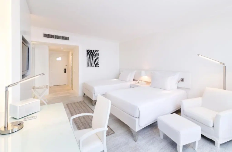G Deluxe Twin room with city view