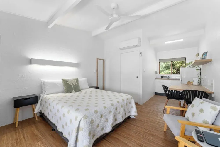 Kinka Palms Motel