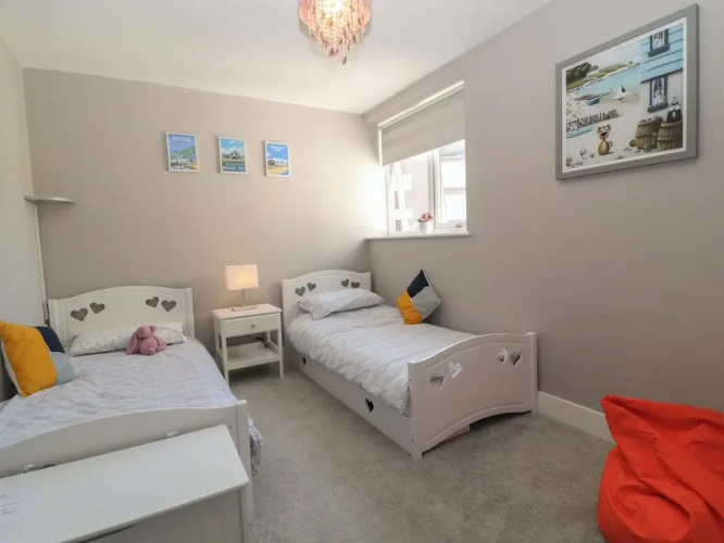 7 Warren Edge Close