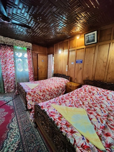 Deluxe room with lake view
