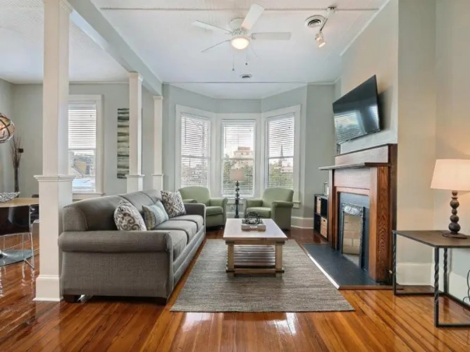 3 Bedrooms Apartment
