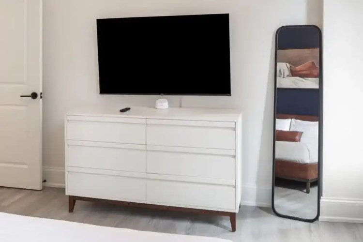 Sosuite Bay Window 1BR Apt w W/d, Desk