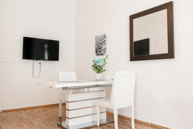 Central 3BR Shared Apartment - Bookable in Lockdown