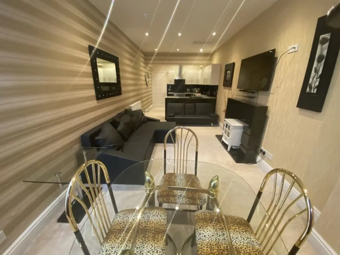 Gold Apartment