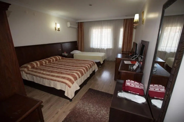 Grand Astra Hotel
