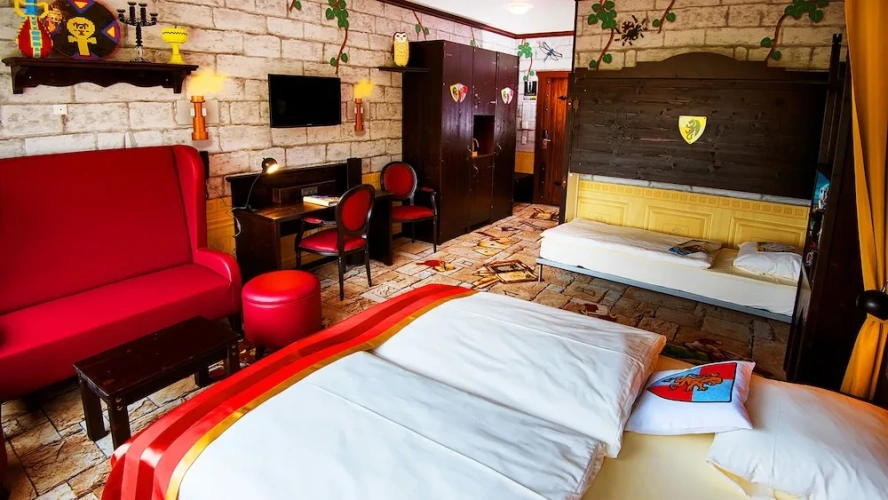 Kingdom room