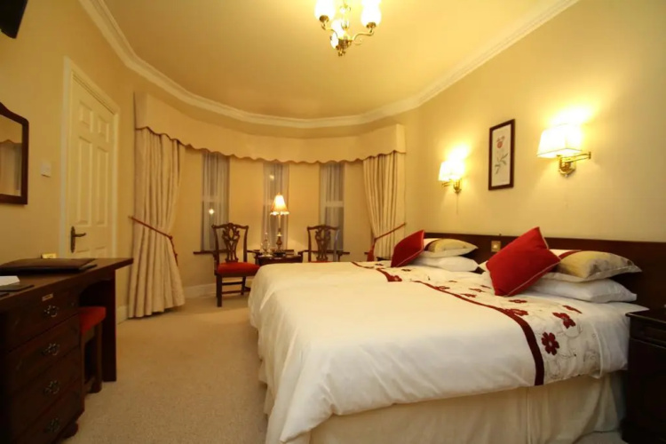Brook Manor Lodge