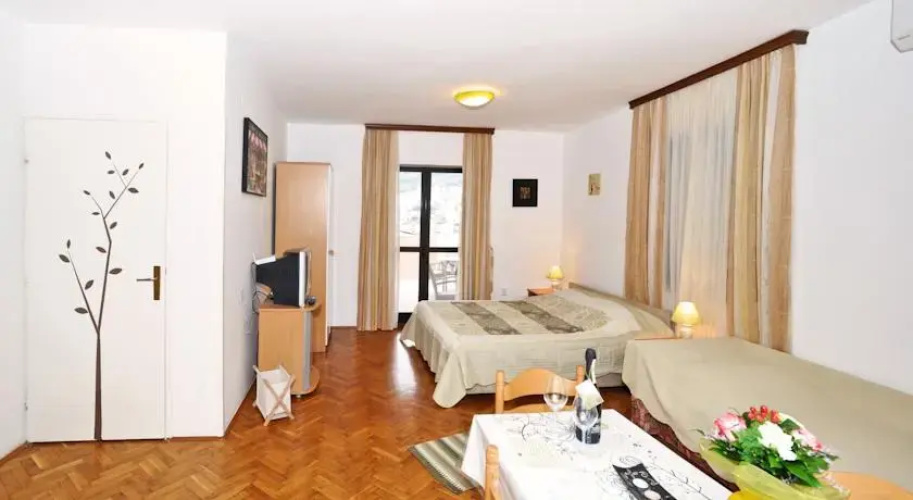 Ana Apartments