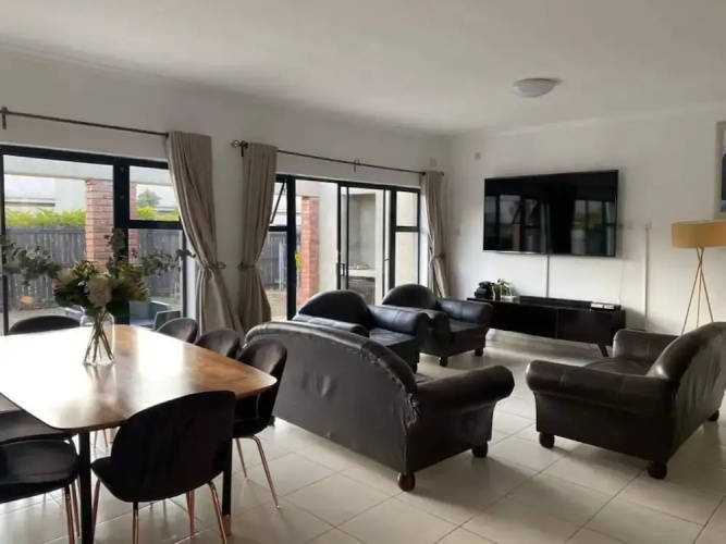 Remarkable 2-bed Apartment in Harare