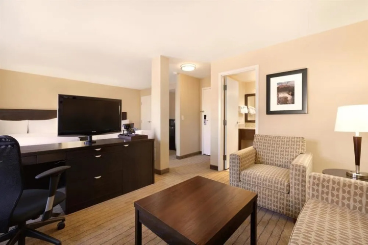 Travelodge Calgary MacLeod Trail