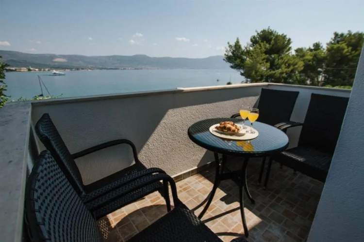 Apartments Dome - 30 m from beach