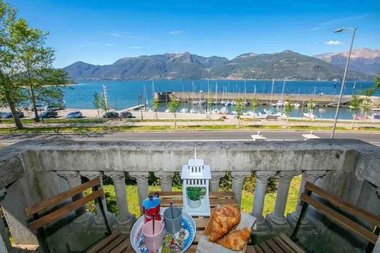 Family Apartment with balcony and with lake view