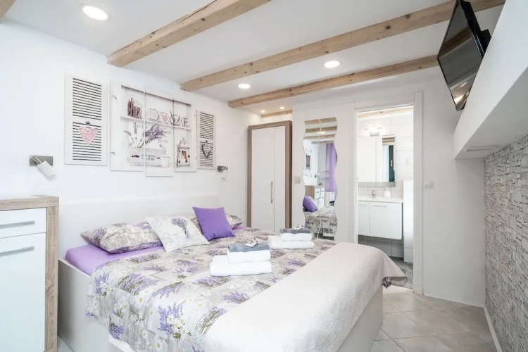 Standard Double Basement room