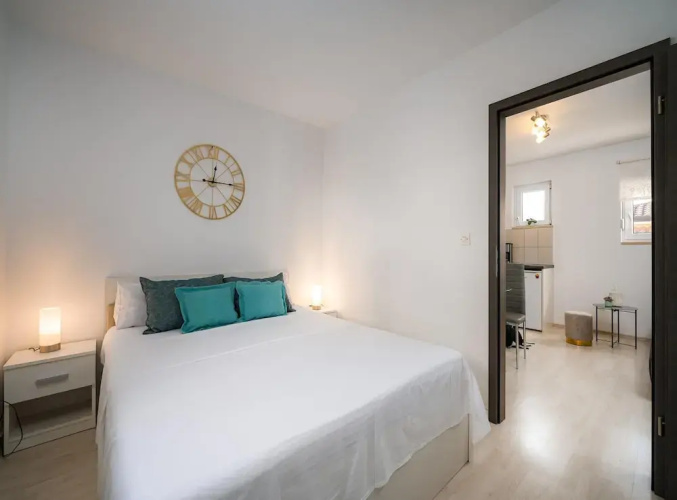 Beautiful Apartment With Parking Space