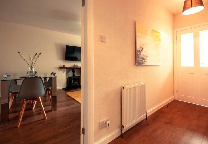 Kellas Cottage - Newly Refurbished 2 Bed Cottage w Private Parking
