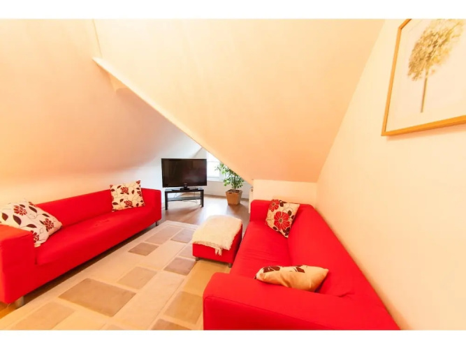 Bright, Airy 2BR Ealing Broadway Flat for 4