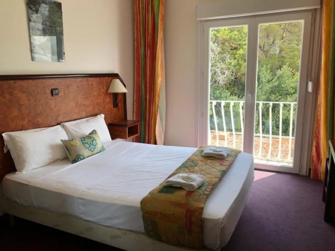 Standard Twin room with pool view