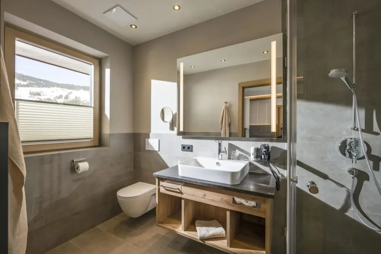Premium Single room with balcony and with mountain view