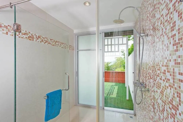 Jomtien Waree 9 with 6 bedrooms