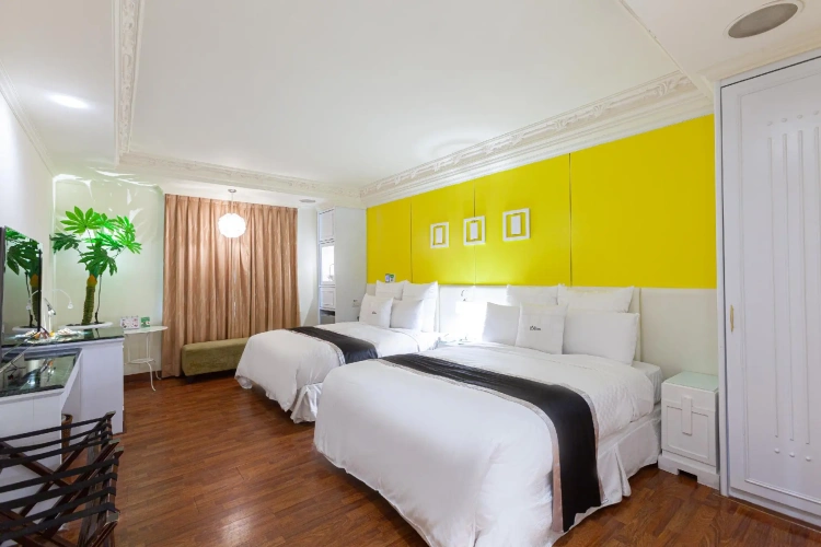 Business Quadruple room