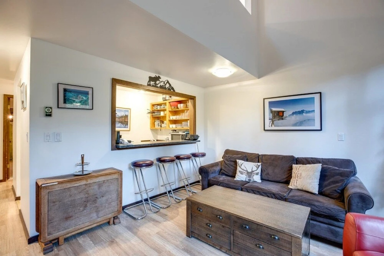 06SW - Fireplace - W/D - Kitchen - Sleeps 5