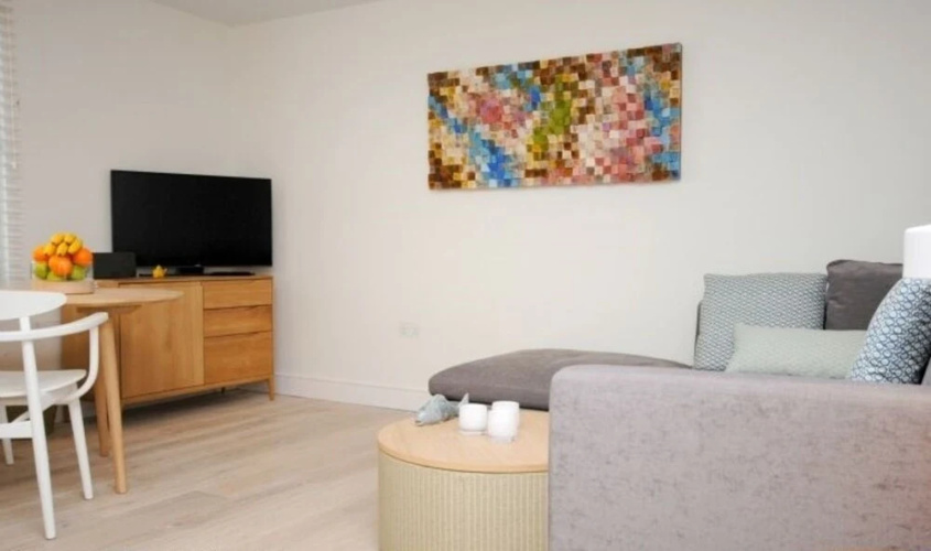 6 The Salterns, Chichester 402450