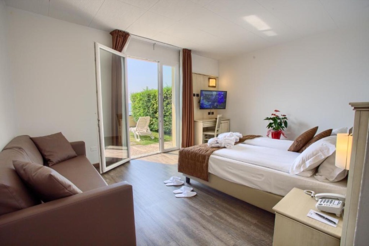 Superior Double room with balcony and with lake view