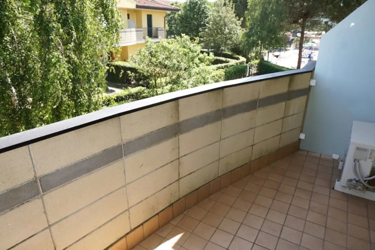 Holiday House With Pool and Garden