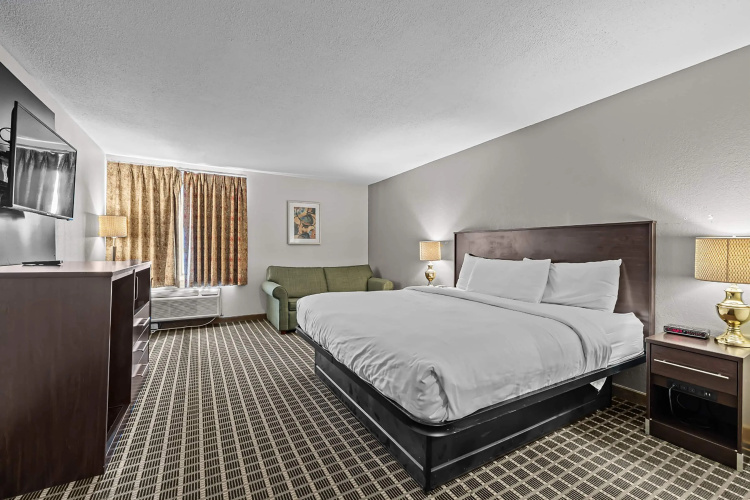 Ramada By Wyndham Stevens Point - Stevens Point, WI