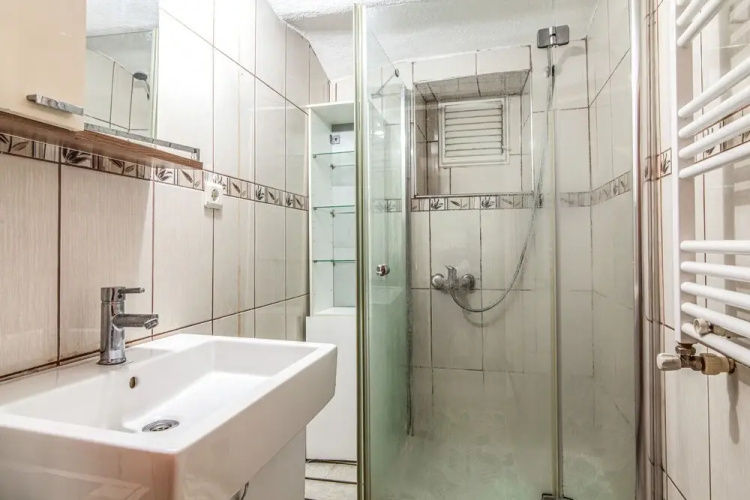Cozy Home With Backyard in Sisli