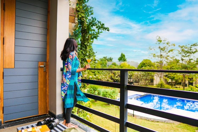 Suite with pool view