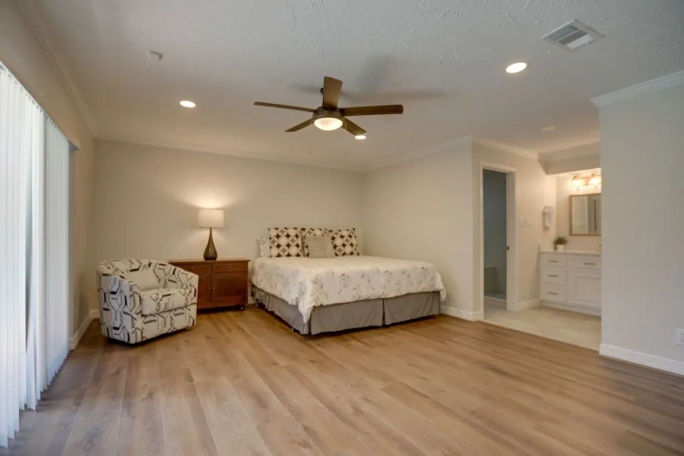 5 Bedrooms Cottage