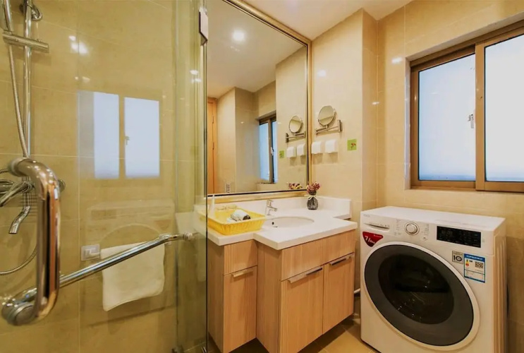 Changjiang Dong Metro Apartment