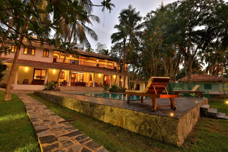 1 Bedroom Deluxe Double room with pool view