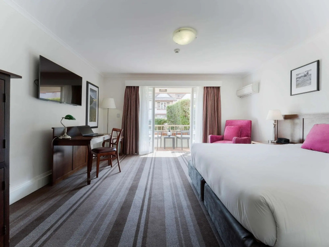 Mercure Canberra