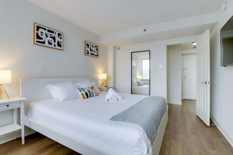 Modern & Charming Apt With Rooftop