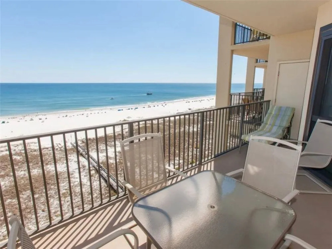 Phoenix VI 1210 - 2 Br condo by RedAwning