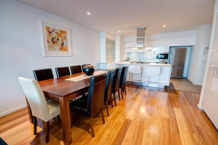 3 Bedrooms Apartment