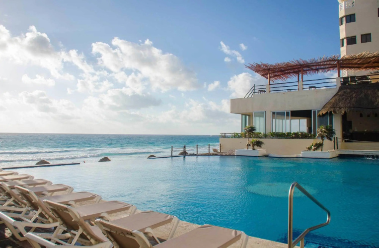 Bsea Cancun Plaza photo 13