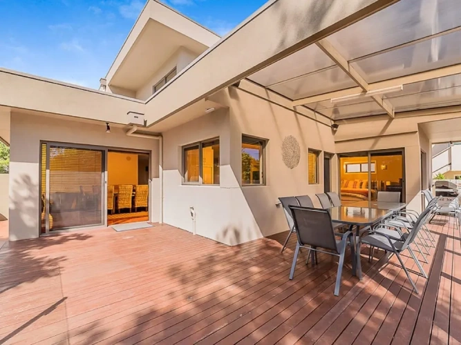 5 Bedrooms Sextuple Cottage