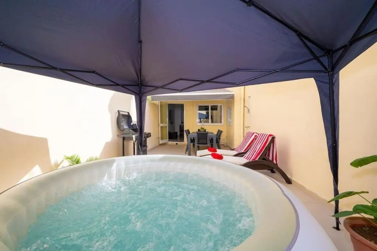 3 Bedrooms Apartment