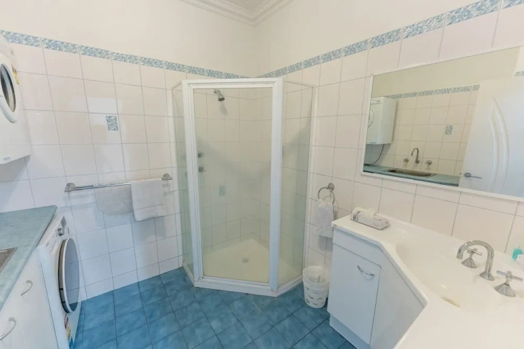 2 Bedrooms Luxury Apartment with sea view
