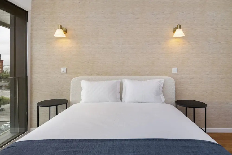 Urban Retreat W/Parking, Elevator & Ac By Benfica Stadium