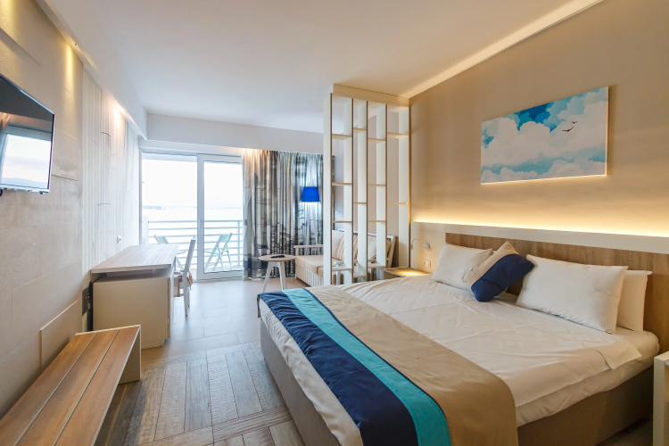 Carine Hotel Delfin