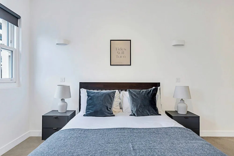 Sunny 2-bed Flat in Chiswick