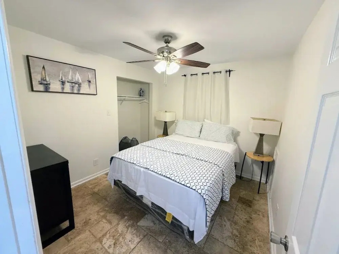Renovated 2 Bedroom in Durham Superhost