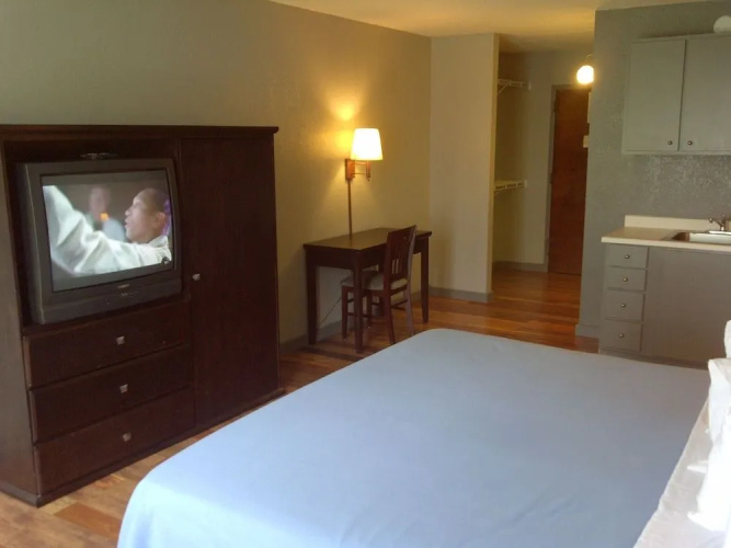 Country Hearth Inns & Suites