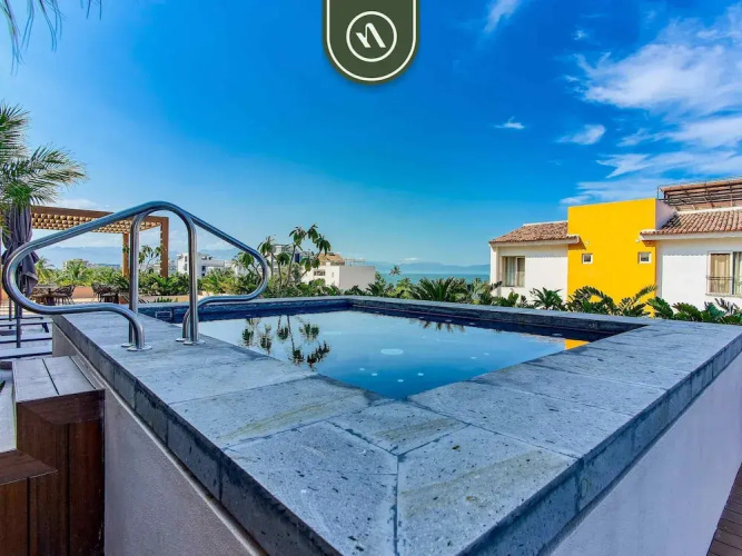 New 1 BR Condo With Amazing Rooftop Pool - Jacuzzi